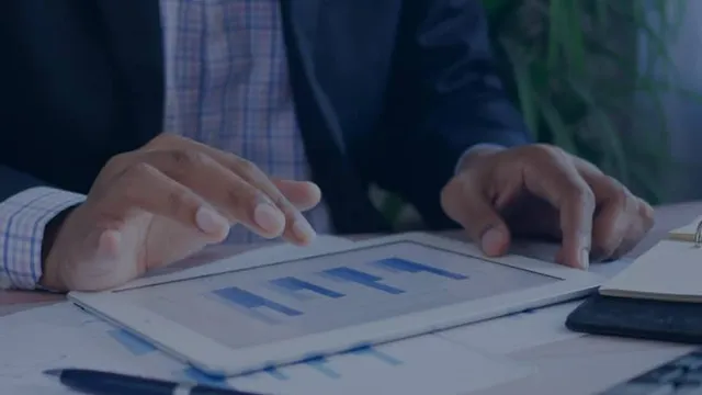 Manager calculando KPIs del proceso S&OP