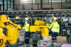 Impatto di un OEE basso su costi, tempi e colli di bottiglia in produzione.