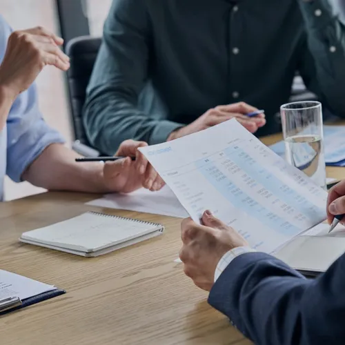 La Planificación de Requerimientos de Material (MRP) es clave en la planificación de la producción. La Planificación de Requerimientos de Material (MRP) es clave en la planificación de la producción.