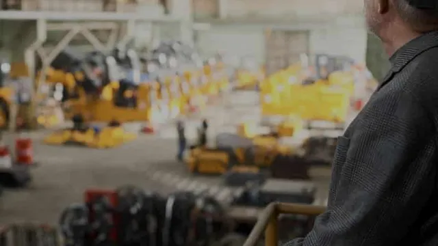 Ingeniero comprueba que el takt time se está respetando.